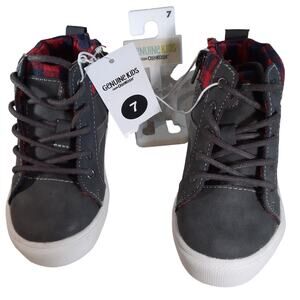 New Oshkosh Boys Size 7 Boot with side zippers